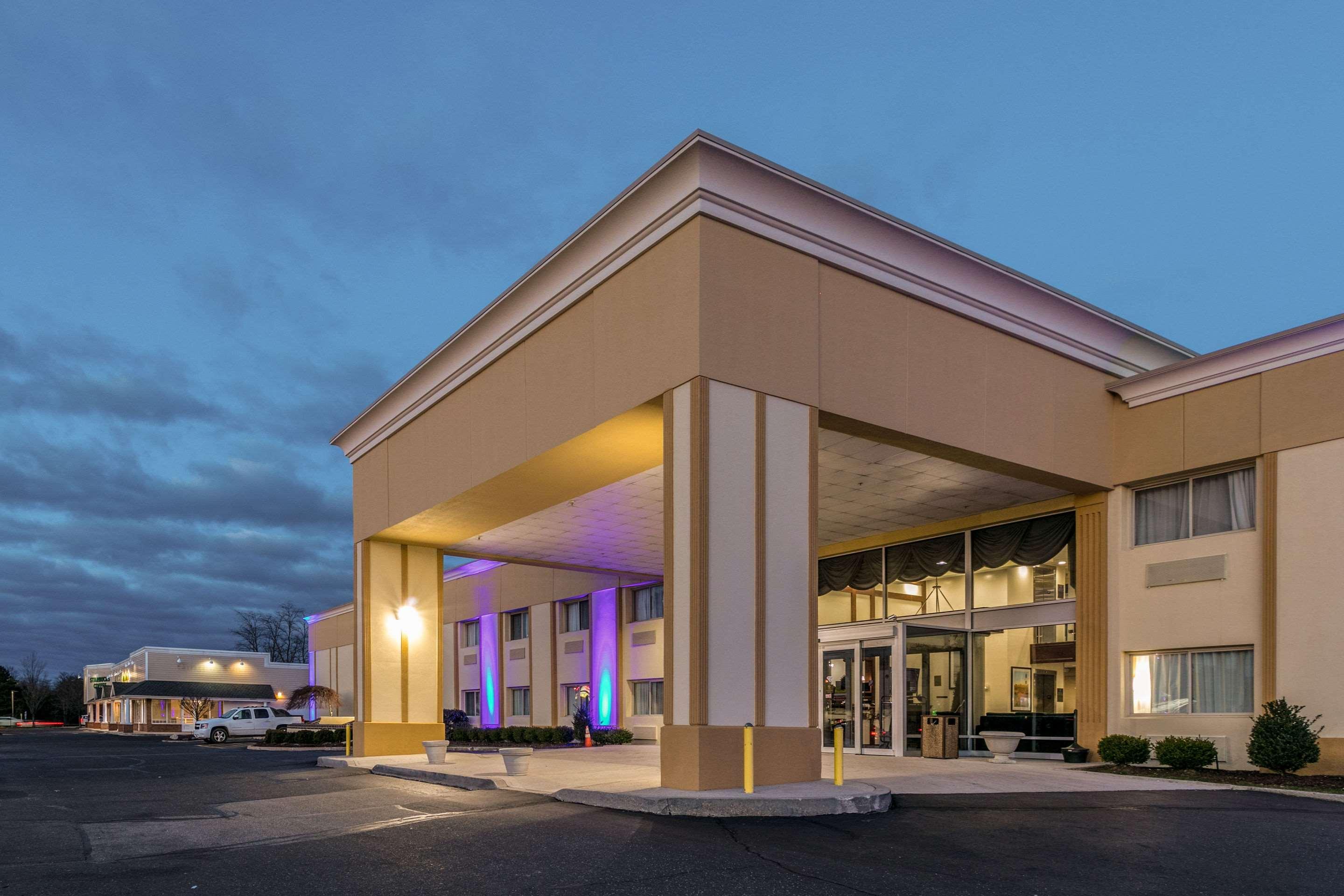 Comfort Inn Medford-Long Island Ngoại thất bức ảnh