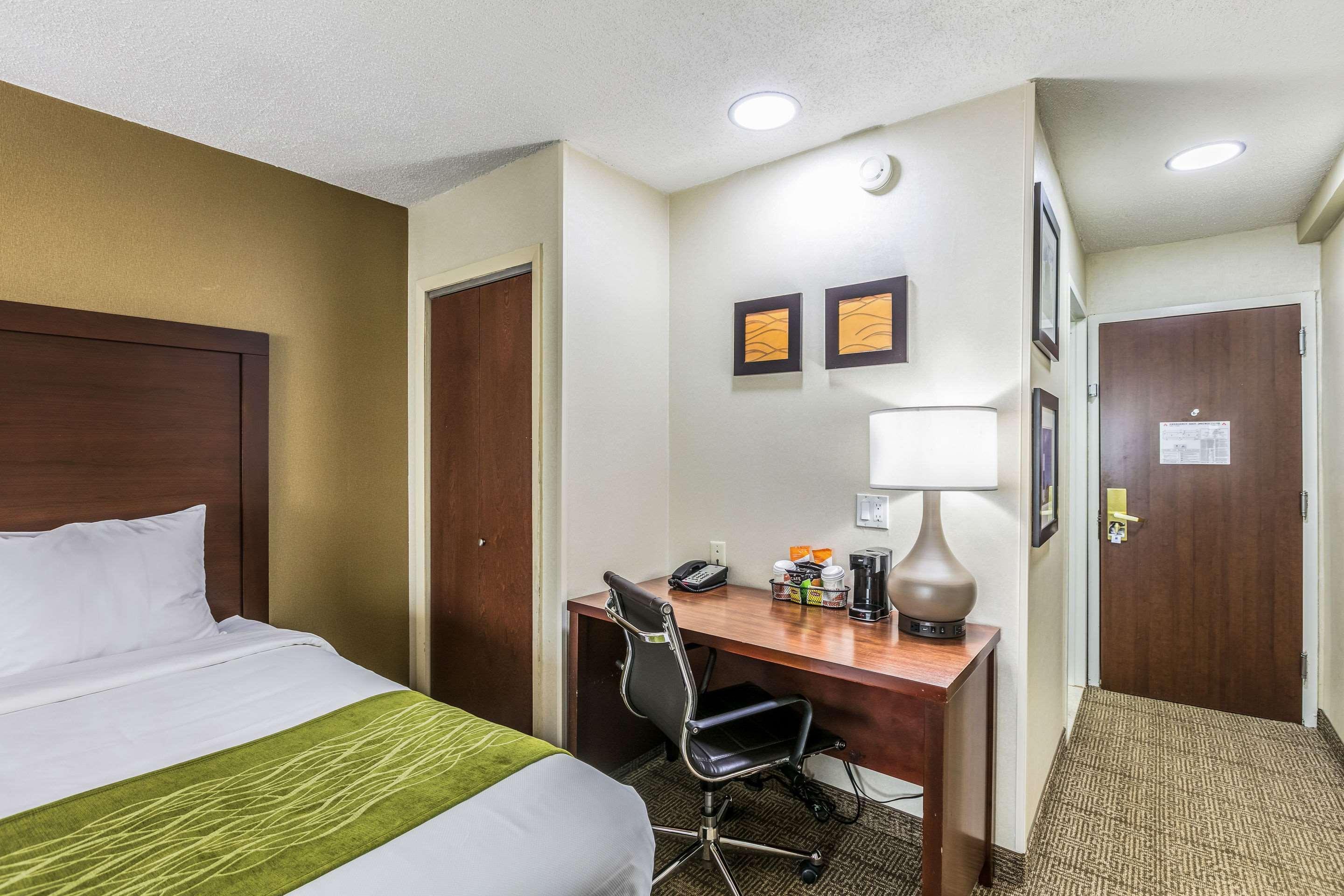 Comfort Inn Medford-Long Island Ngoại thất bức ảnh